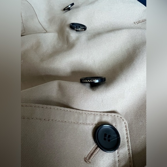 Coach Signature Lapel Short Trench - Picture 4 of 6